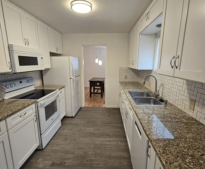 214 Wellesley Dr SE — Photo 8