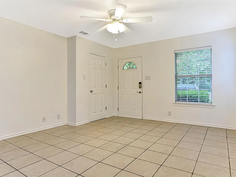 1026 W Coffin St #102 — Photo 2
