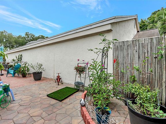 4th image of 3720 NW 20th St