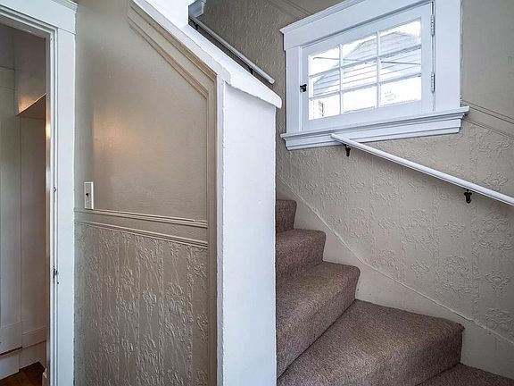 3rd image of 3991 Ballard Ave #2