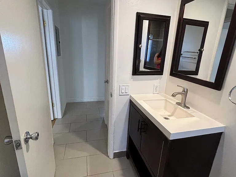 1000 N Orange Grove Ave #10 — Photo 3