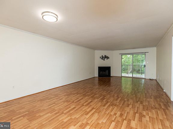 3rd image of 274 Valley Stream Ln