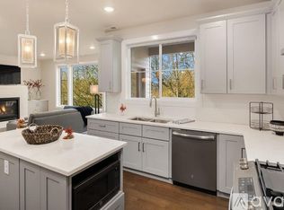 10839 Slater Ave NE, Kirkland, WA 98033