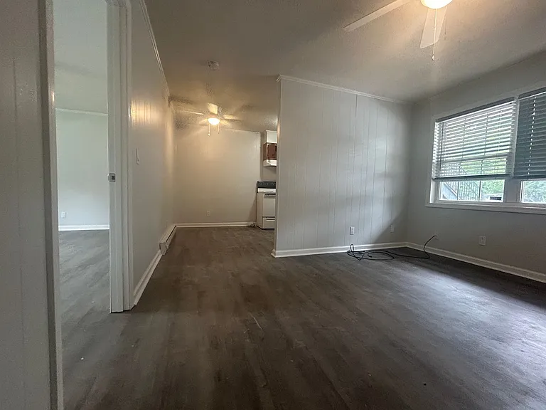 1106 Fremont Dr — Photo 3