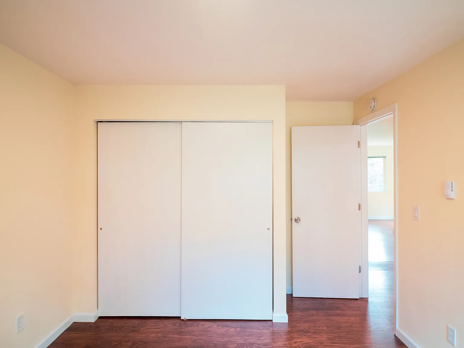 Voltaire Court Apartments — Photo 4