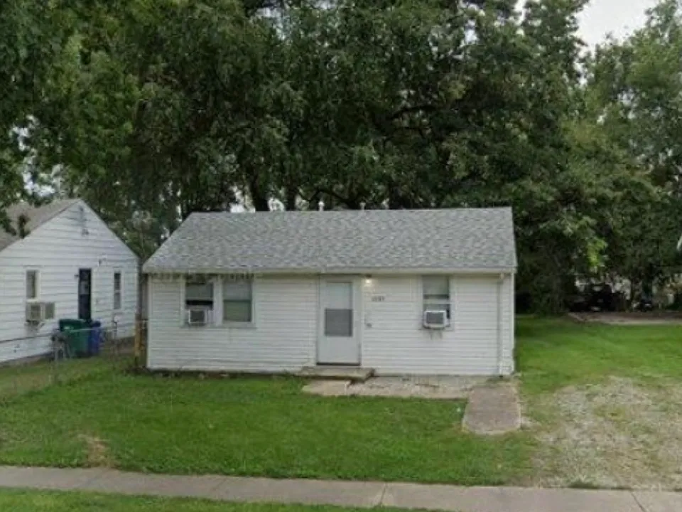 1035 Elmhurst Ave