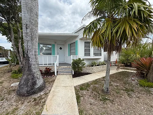 4851 W Gandy Blvd Photo 1