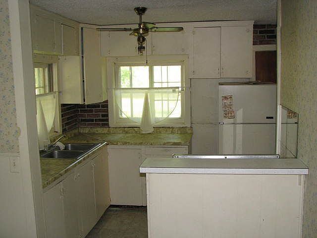 2nd image of 724 Wilson St