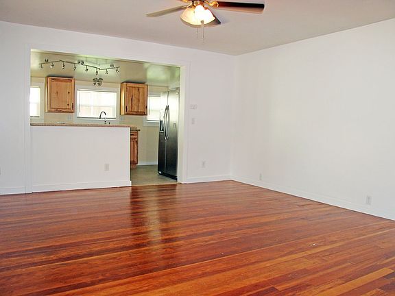 3rd image of 18513 Fir Ave