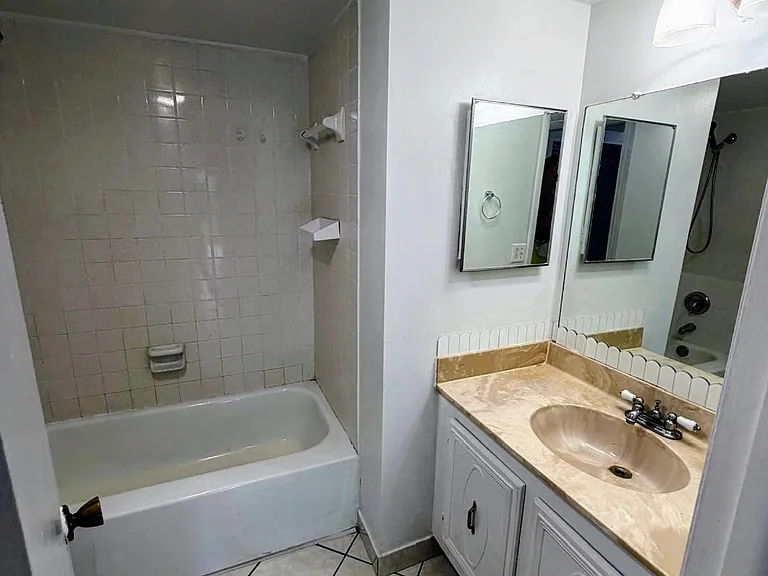 8401 SW 107th Ave — Photo 17