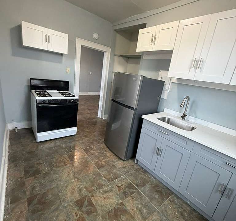 1st image of 402-404 Hawthorne Ave #8