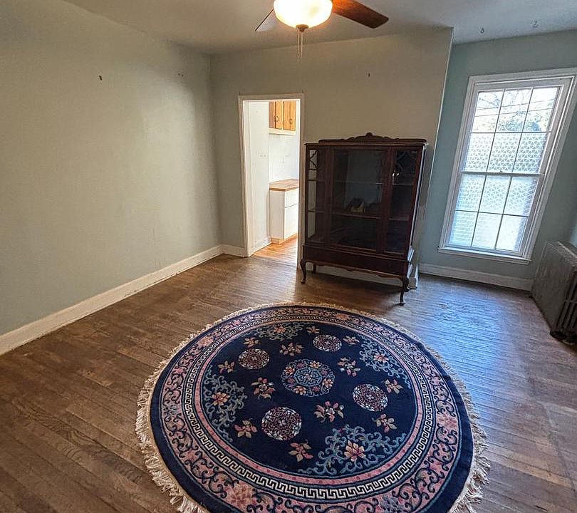 2nd image of 1405 Dukeland St