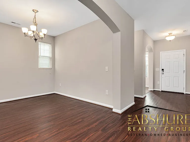 436 Stapleford Ln — Photo 3