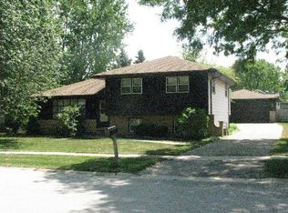 901 W Gerald Ave, South Elgin, IL 60177