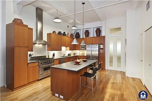 Sold by R New York | media 1