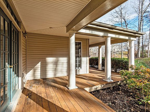 4th image of 2352 Brighton Pl