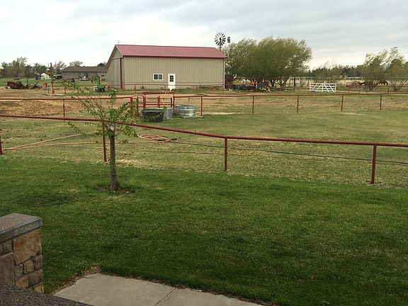 Horse barn w tack / auto