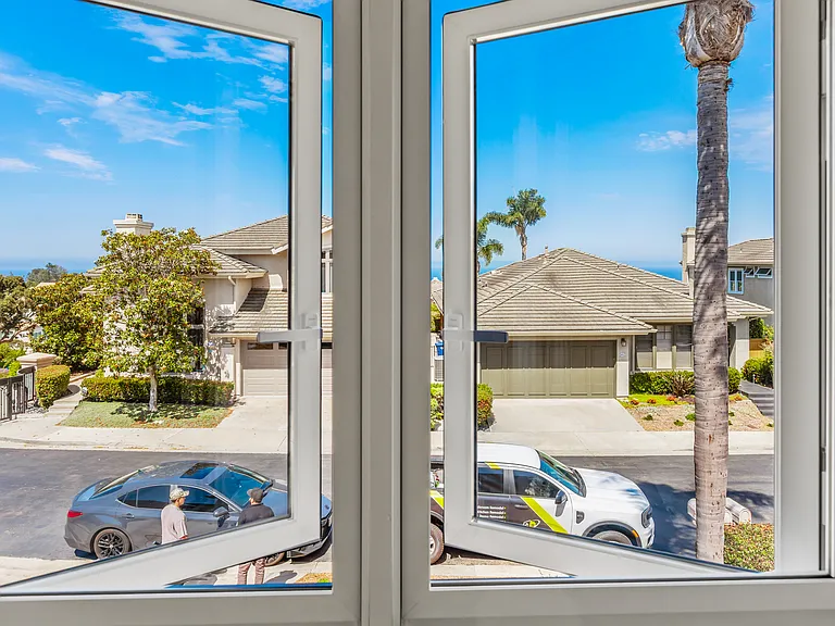 1807 Amalfi Dr — Photo 26