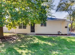 20 Pine St, Carpentersville, IL