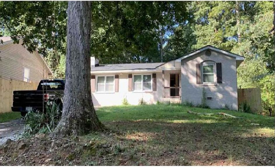1st image of 17 E Castle Dr #7