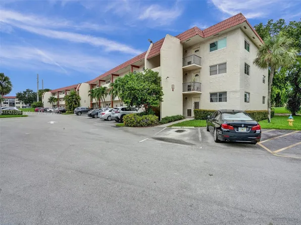 681 S Hollybrook Dr APT 104, Pembroke Pines, FL 33025