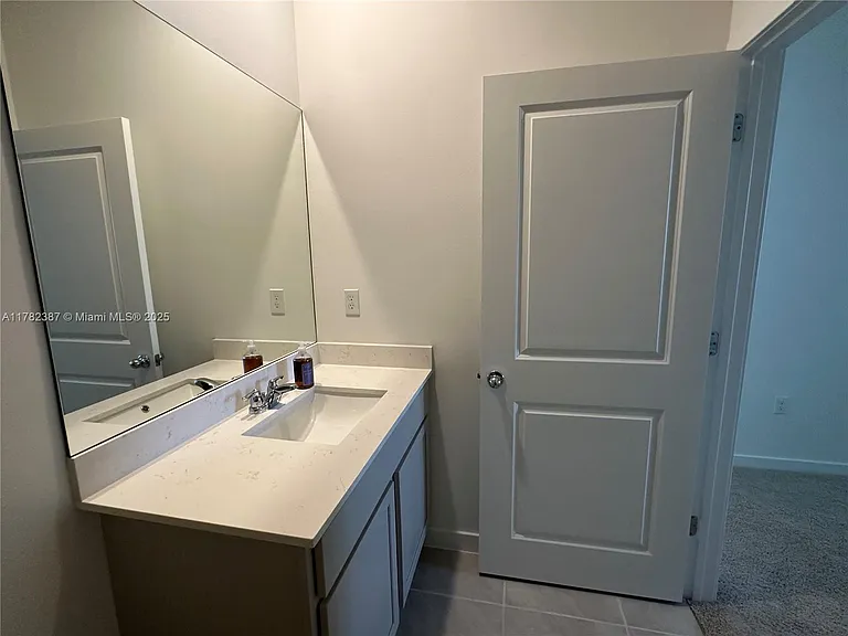 822 SW 11th Ter — Photo 24