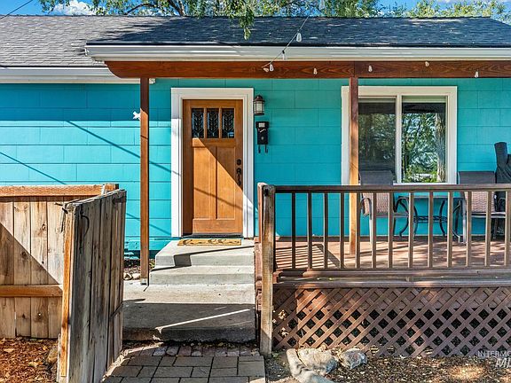 2nd image of 921 NW 3rd St