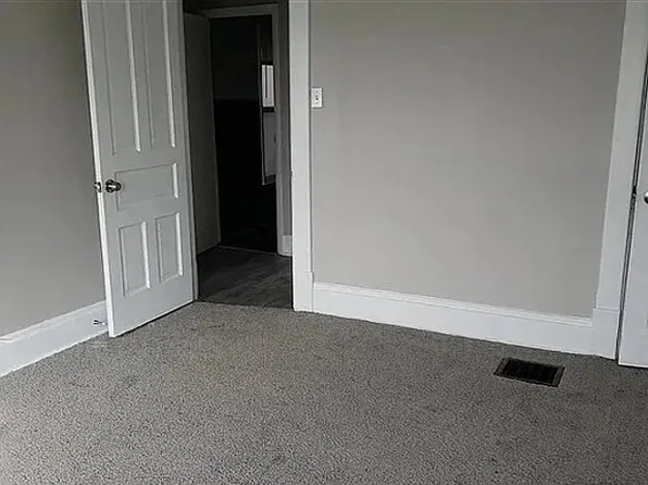 860 Cowan Ave, Jeannette, PA 15644