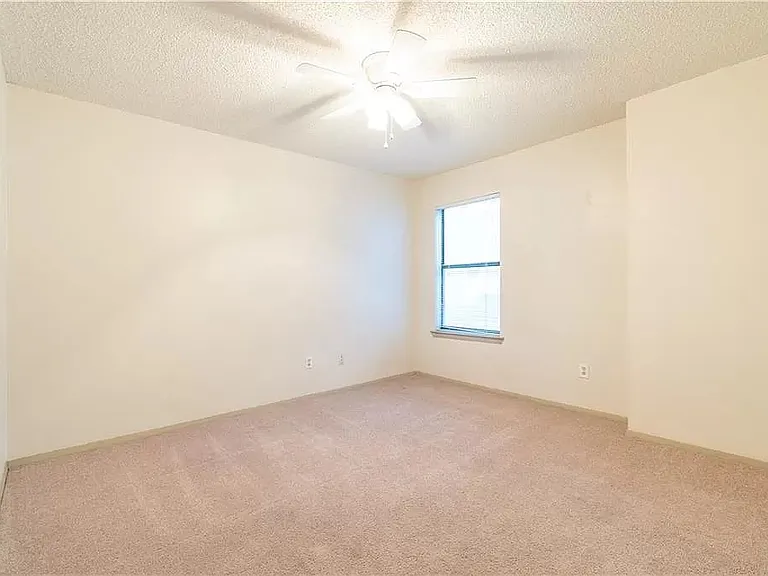 402 Fredericksburg St #1 — Photo 6