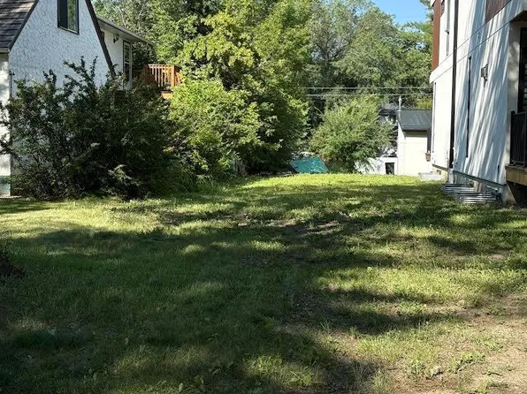 9230 117th St NW, Edmonton, AB T6G 1S2