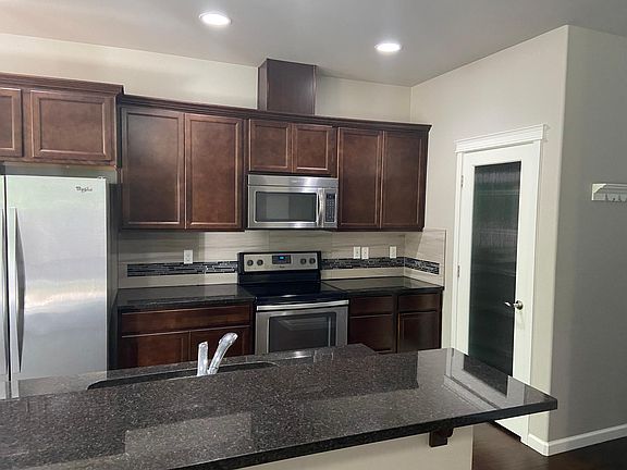 3rd image of 3753 Maritime Dr SW