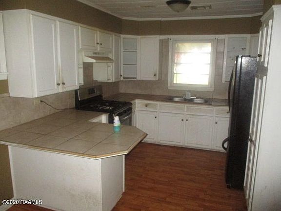 2nd image of 1007 Corinne St