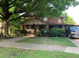 908 N Main St, Bonham, TX 75418