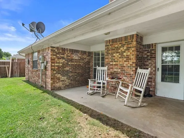 2102 Woodway Dr, Texarkana, AR 71854