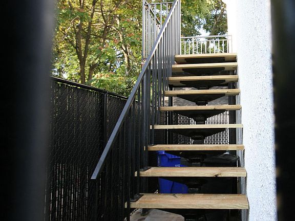 2nd image of 822 N Kenmore St #B