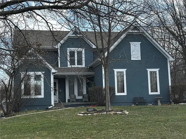 8823 Sunset Dr, Lenexa, KS 66220