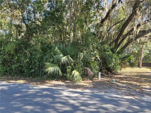 835 N Gardenview Ter, Crystal River, FL 34429
