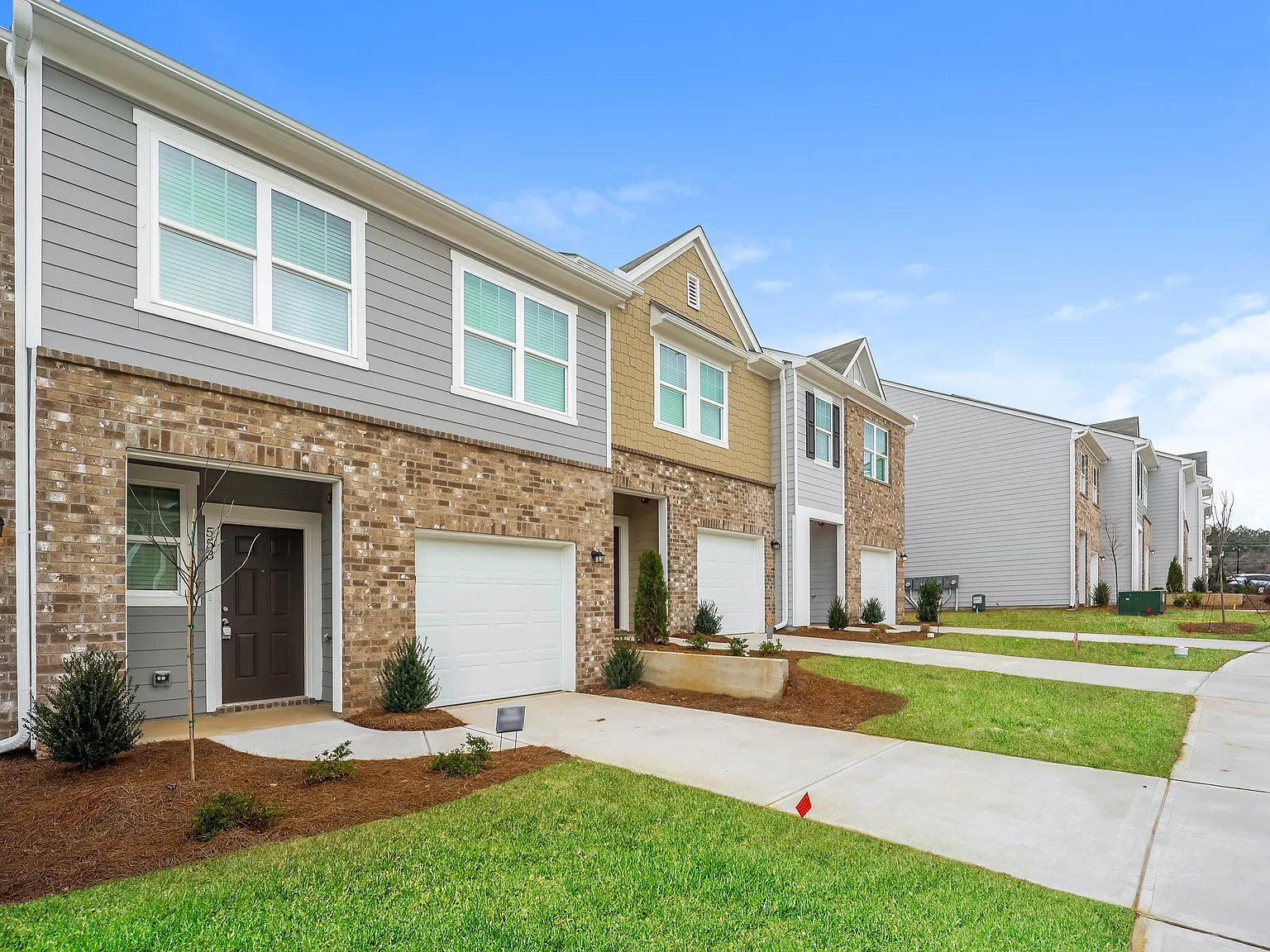 3 bed, 2.0 bath, 1386 sqft, $1,845 — Photo 2