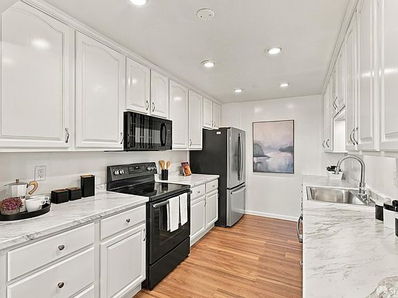 4th image of 352 Innisfree Dr
