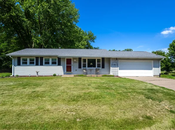 6406 Dodds Dr, Bettendorf, IA 52722