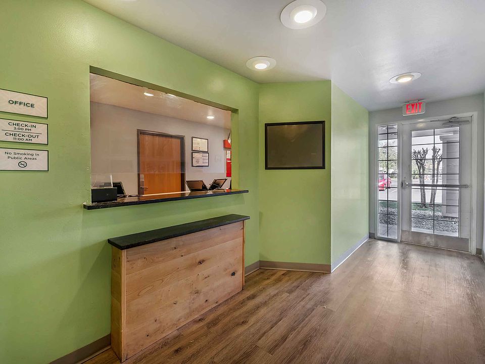 Lobby and Guest Check-in