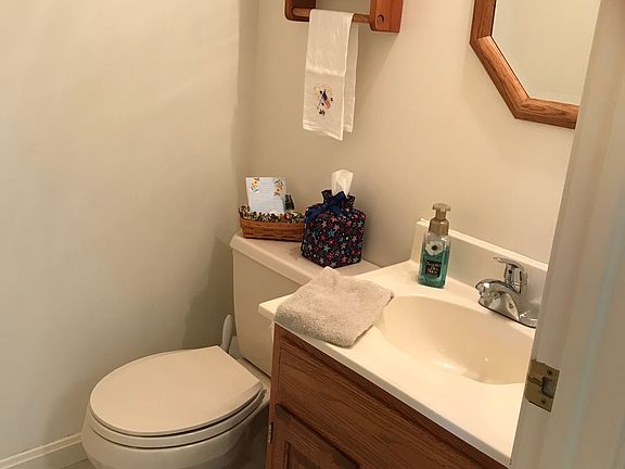 4th image of 119 Jenny Dr