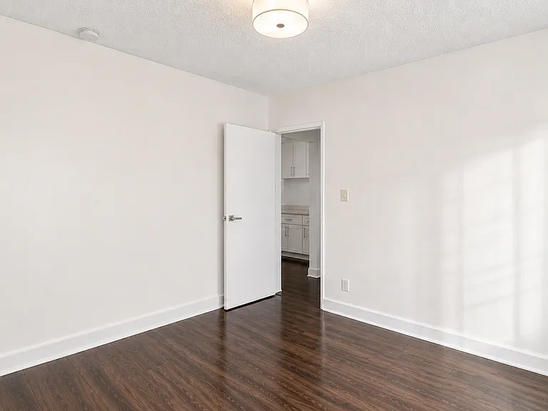 319 N Heliotrope Dr #1 — Photo 9