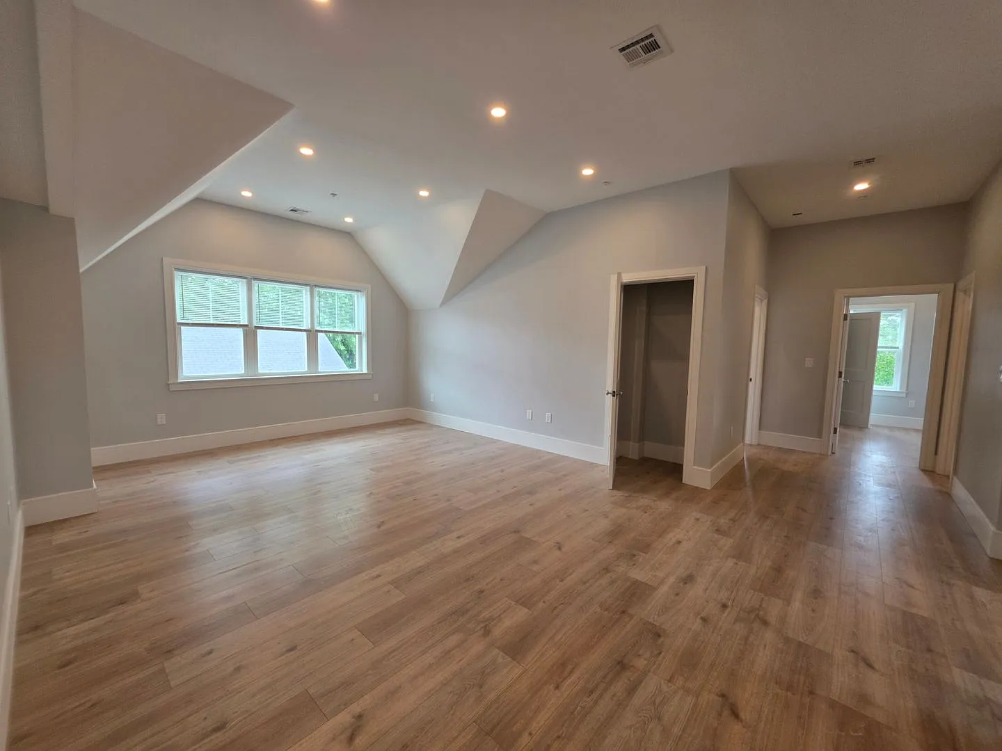New Construction on Lower Allston Brokers Fee, No Security Deposit, In-Unit Washer and Dryer, Cen... — Photo 2