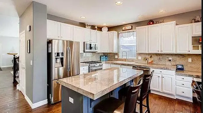 6 bed, 3.5 bath, 4154 sqft, $3,795 — Photo 2