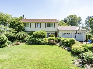 16 Mercer Ln, Manalapan, NJ 07726