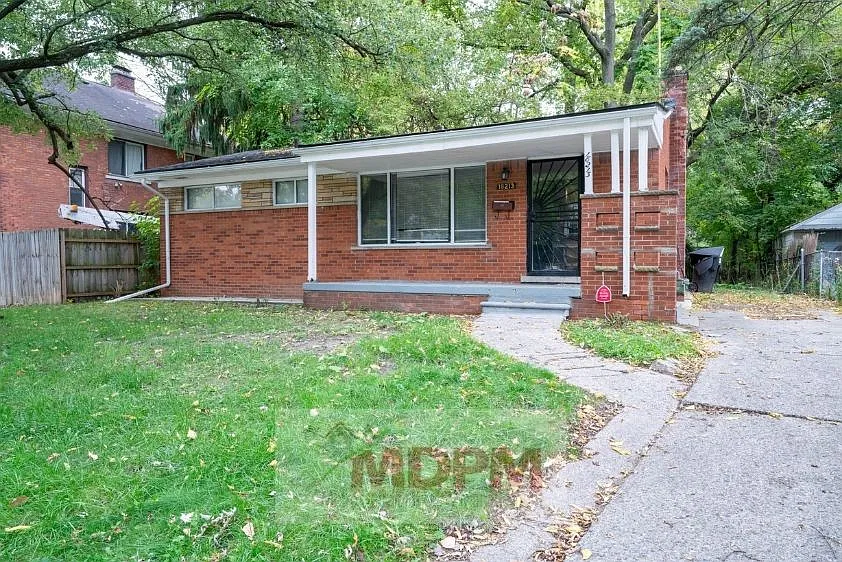 3 bed, 1017 sqft, $1,475 — Photo 1