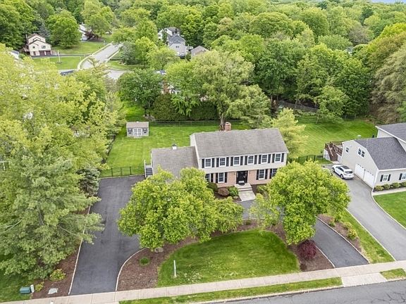 4th image of 78 Forest Way
