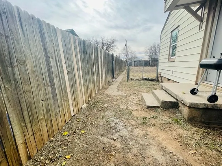 1002 W Deming St — Photo 11