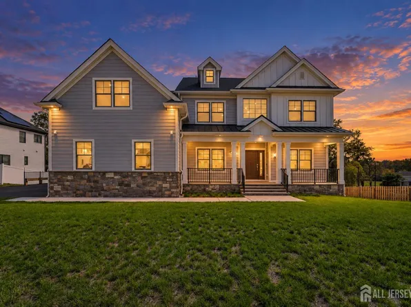 11 Scarlet Dr, Piscataway, NJ 08854